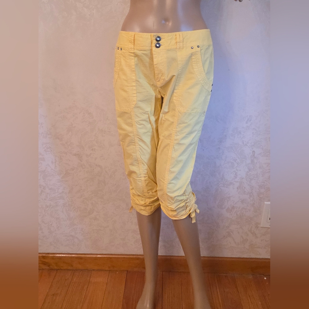 INC International Concepts Yellow Capris